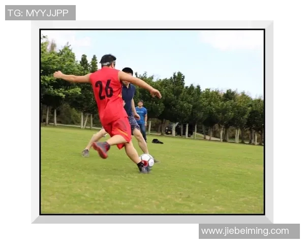 足球明星陈亦明的传奇人生与辉煌成就全景回顾