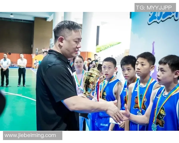 明星与小学生篮球赛的奇妙对决谁能赢得最后的荣耀与友谊